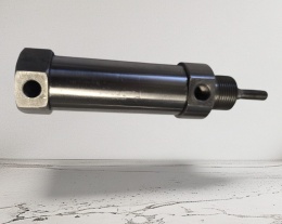 Siłowniczek olejowy